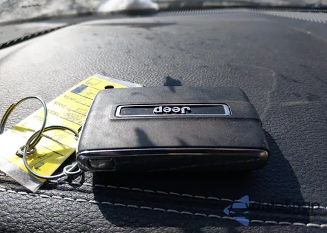 2023 Jeep Grand Cherokee L Limited 4X4 from USA, damaged, VIN 1C4RJKBG6P8744403